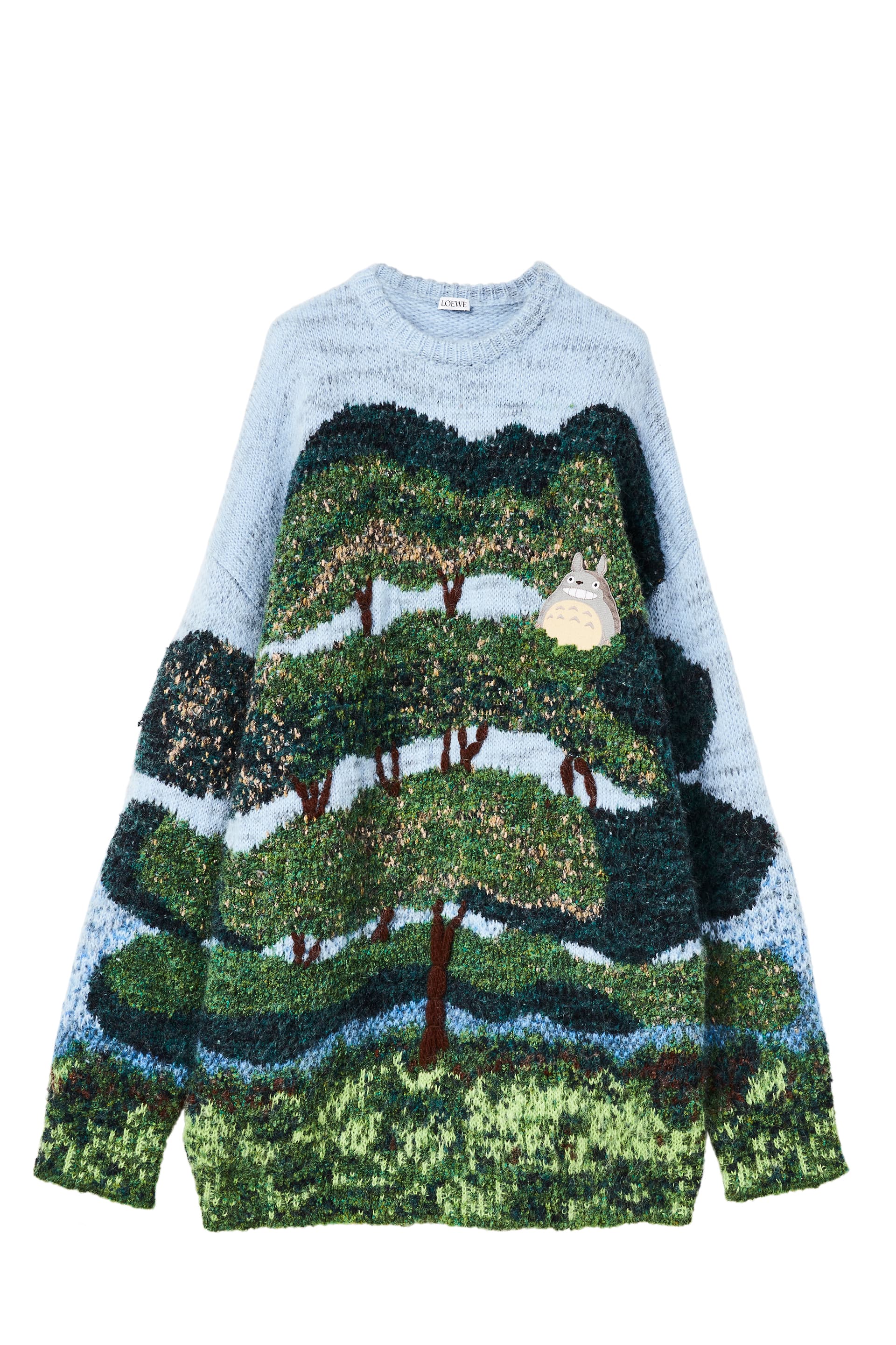 Totoro神樹織錦刺繡掛毯工藝毛衣。NT$65,000（LOEWE提供）