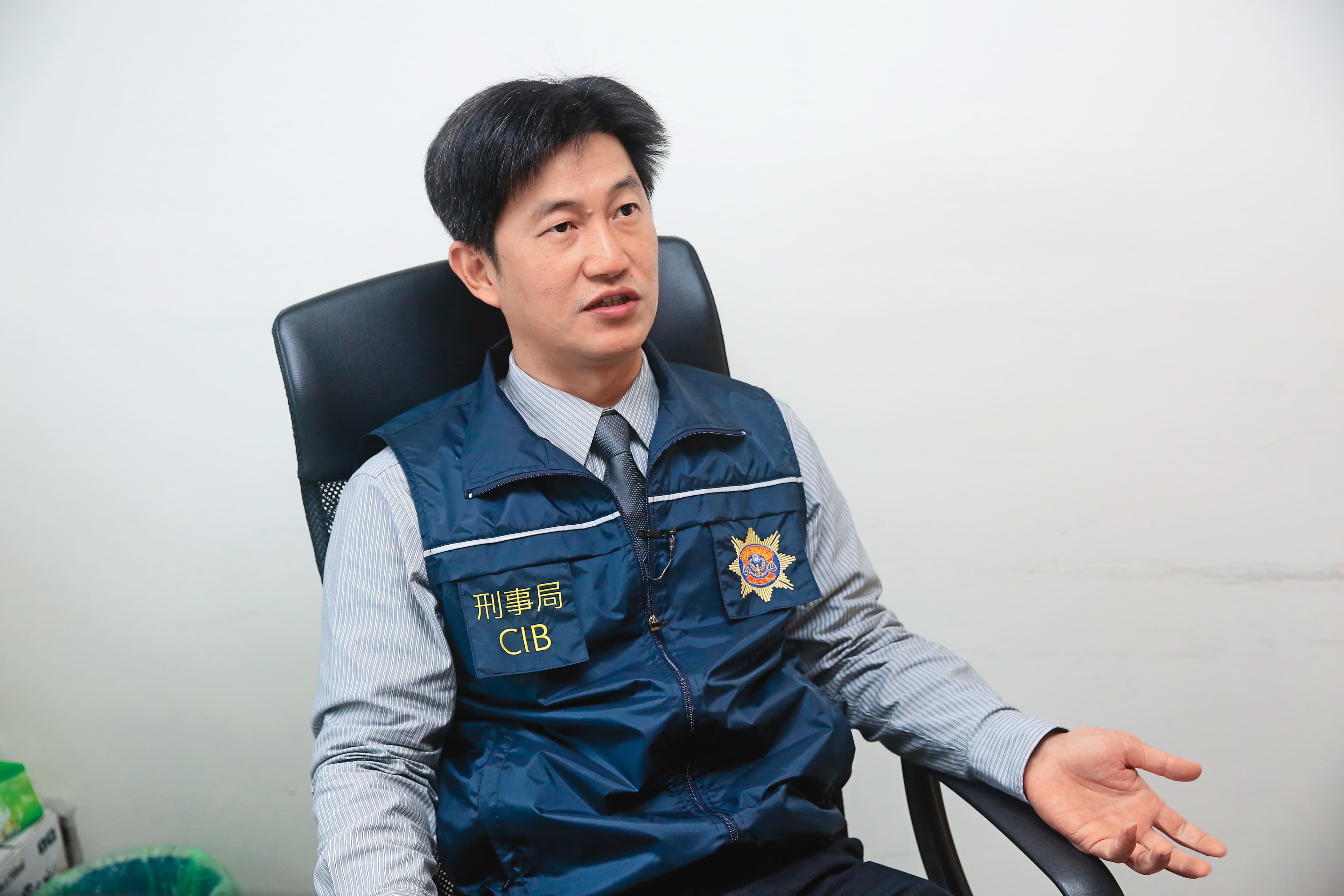 偵辦詐保殺人案的刑警黃聖嘉以車追人，終於順利破案。