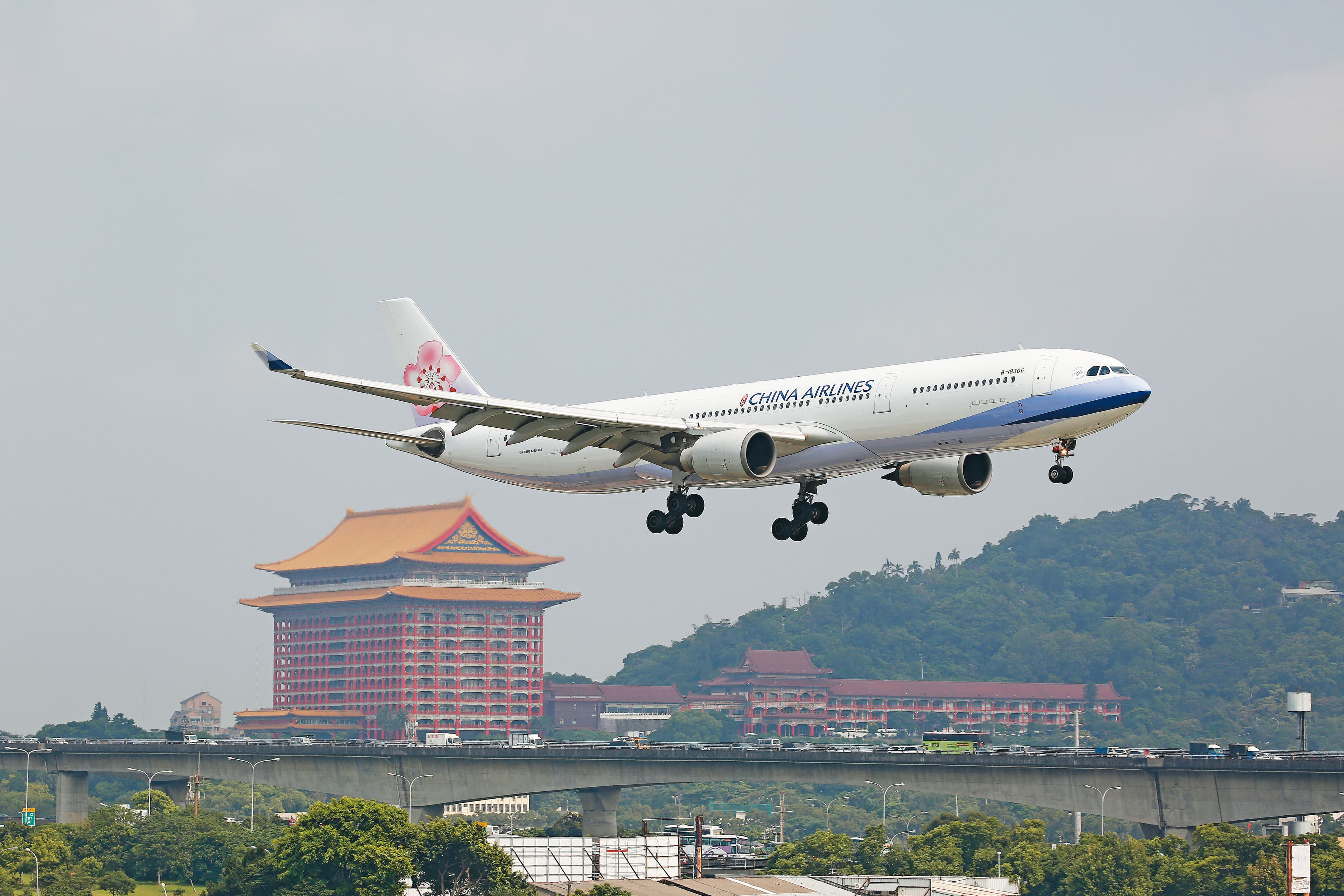 一旦疫情受控，航空業必將迎來報復性反彈，股價表現想像空間大。