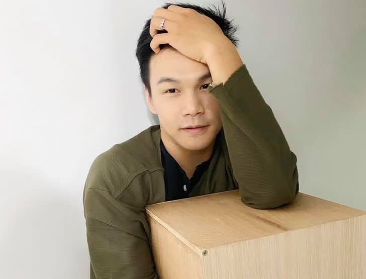 創作歌手陳凡騏坦言起初被認出不習慣，目前已拍超過40部。（翻攝自陳凡騏臉書）