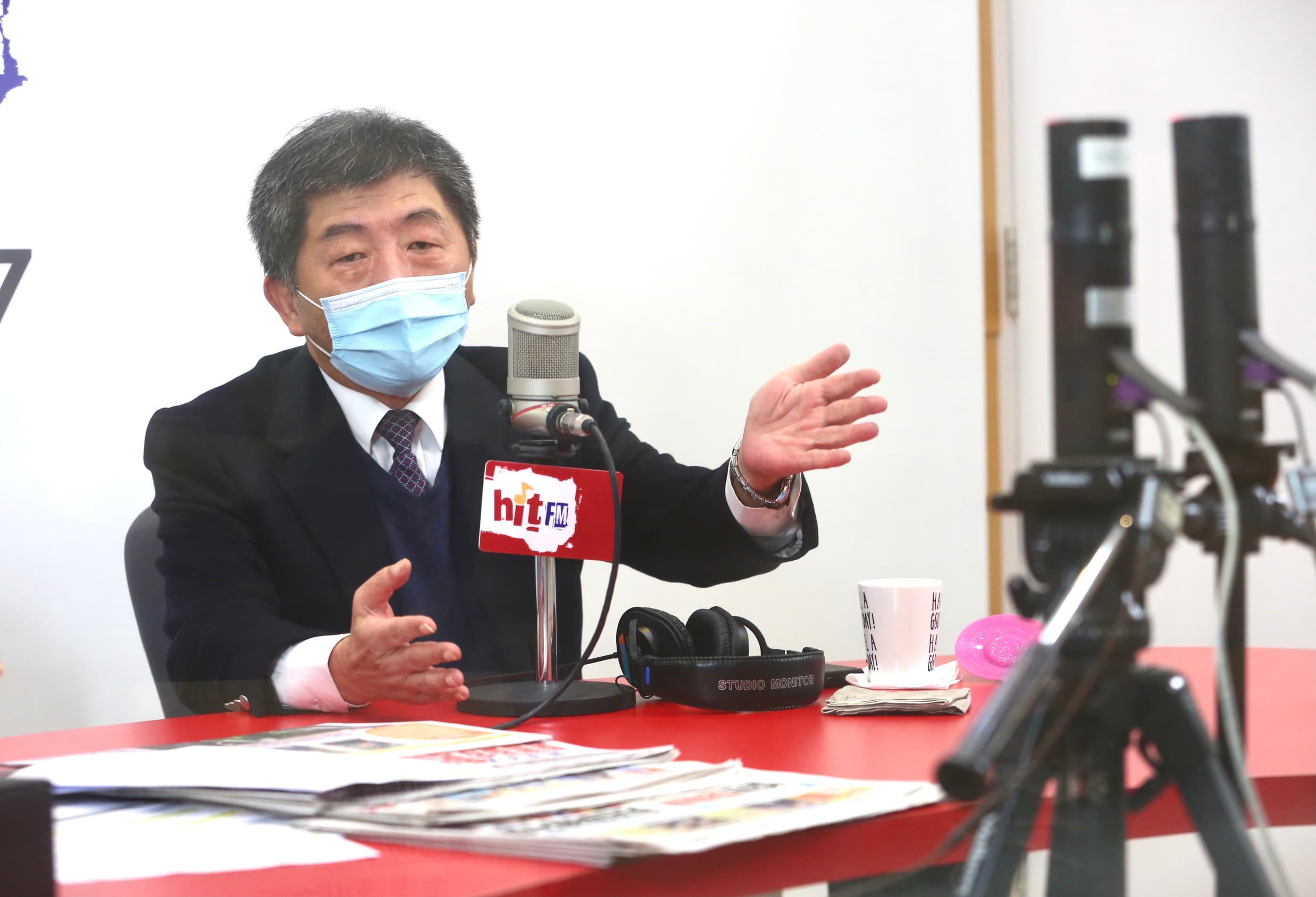 中央流行疫情指揮中心指揮官陳時中今（14日）於節目上，還原染疫醫護事發過後的時間軸。