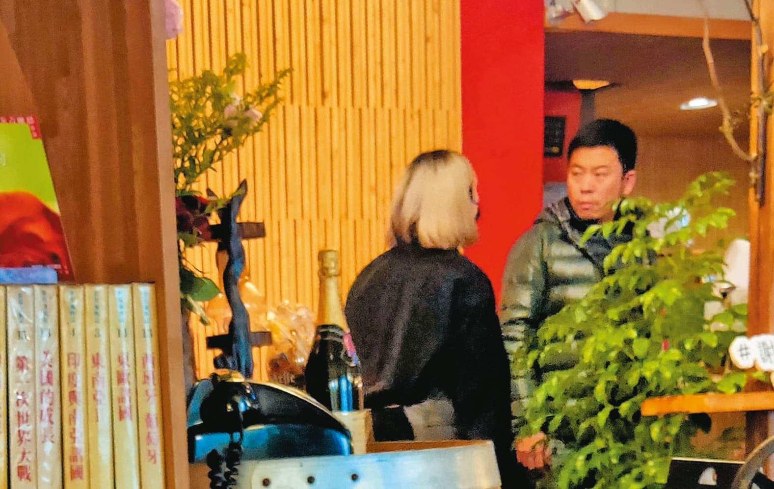 自稱是唐僧轉世的大尉說，餐廳廚師是沙悟淨轉世、烘焙師則是豬八戒。