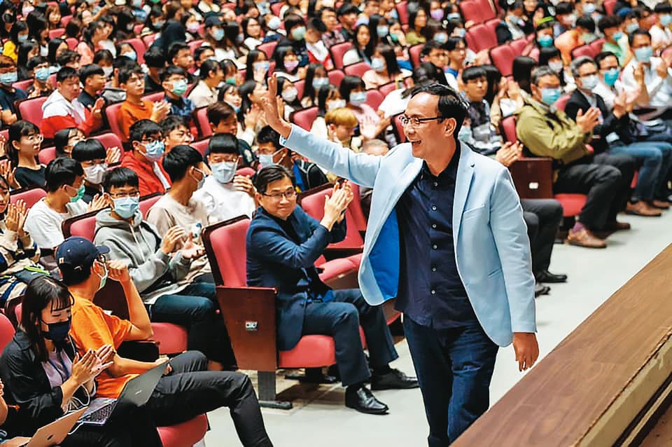卸下黨公職的朱立倫，即便有全國知名度，但面對黨內選舉也不見得占優勢。（翻攝朱立倫臉書）
