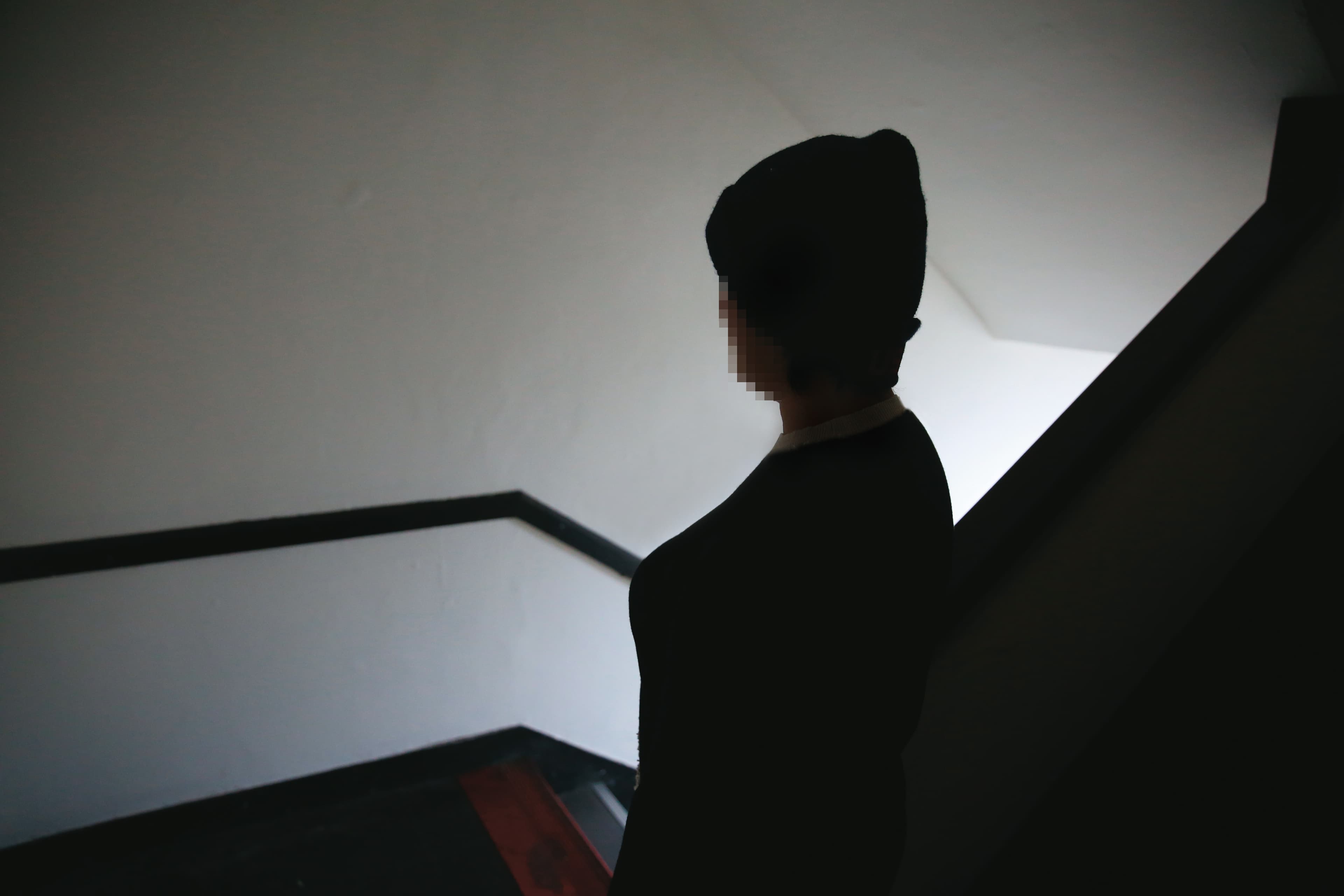 曾擔任該兒福機構社工的A女（圖）表示，30多名育幼院童根本吃不飽。（圖已經變裝處理）