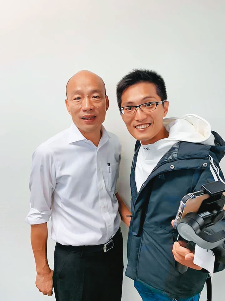 陳品宏（右）因拍影片挺韓國瑜（左），獲粉絲贊助超過230萬元。（翻攝陳品宏臉書）