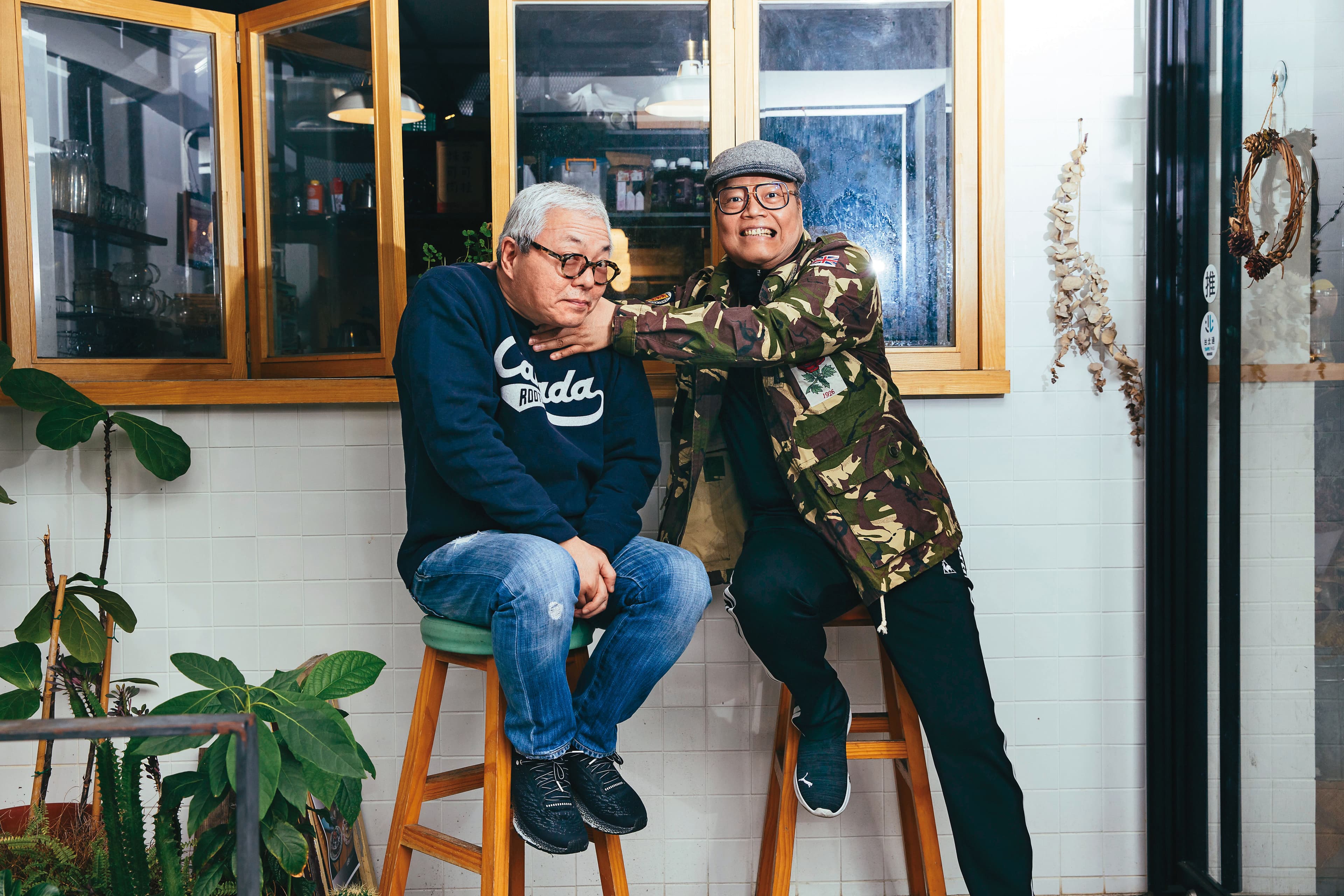 陳柏澄（左）與蕭言中（右）有36年好交情，兩人鬥嘴時無禁忌，滿是黑色幽默。