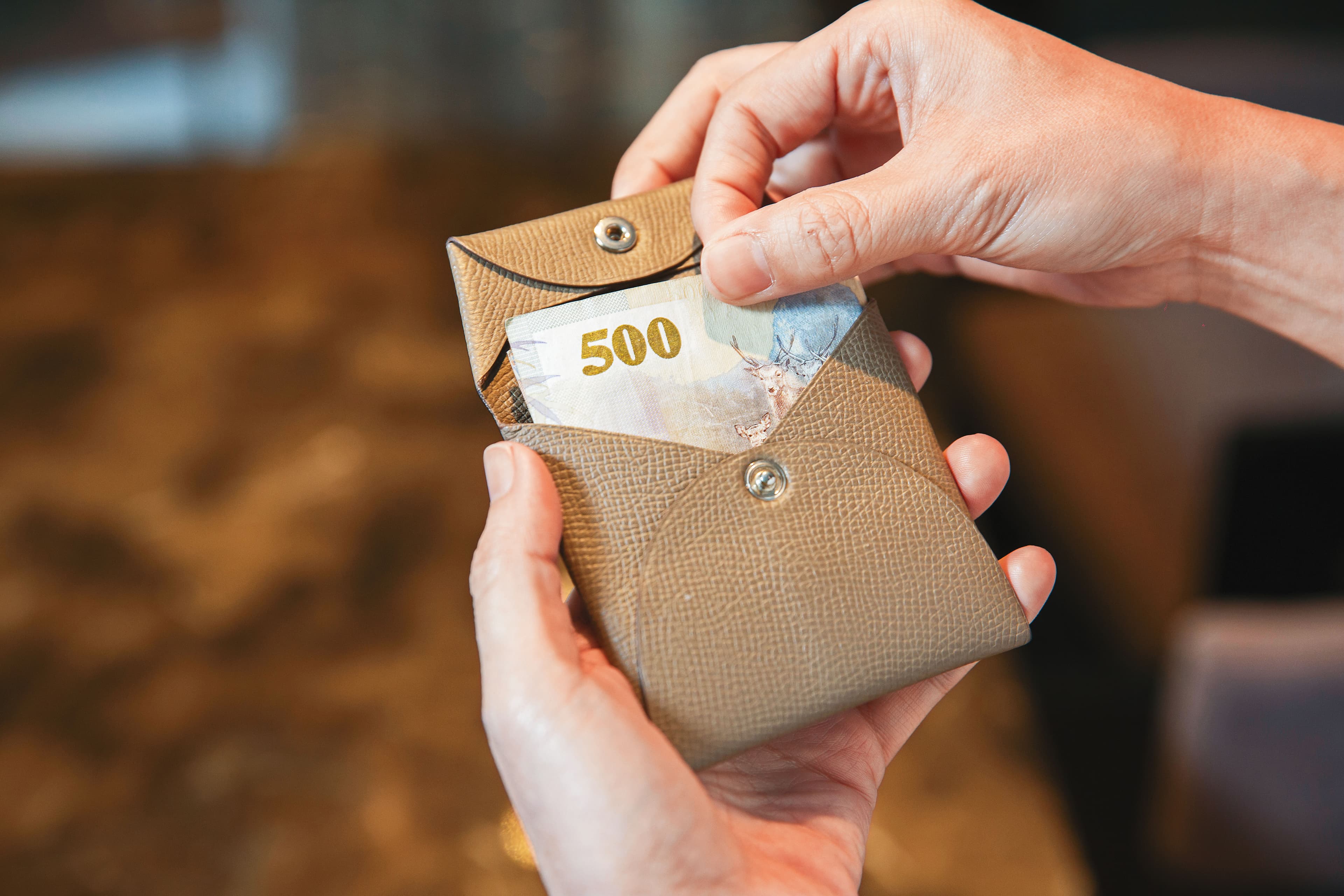 正施行斷捨離生活的六月，發現每天放500元在錢包中仍綽綽有餘。