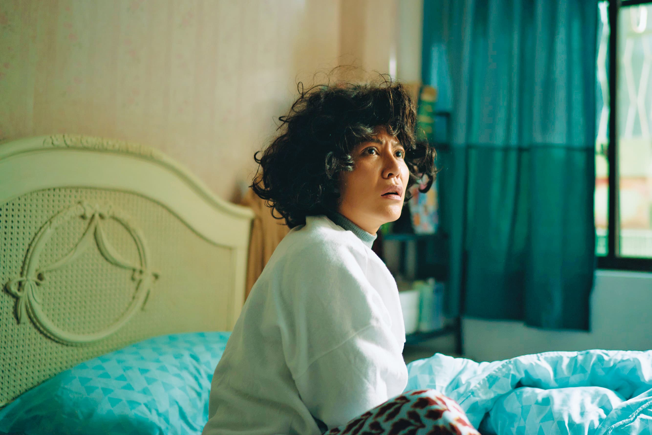 當上電影女主角的艾怡良，頂著驚世造型亮相，讓歌迷大吃一驚，她卻說：「我很享受那個造型。」（華納兄弟提供）