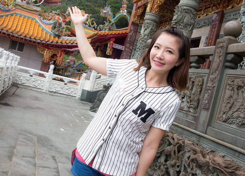謝忻和阿翔2019年被拍到車邊擁吻，婚外情震驚各界。（翻攝自謝忻臉書）