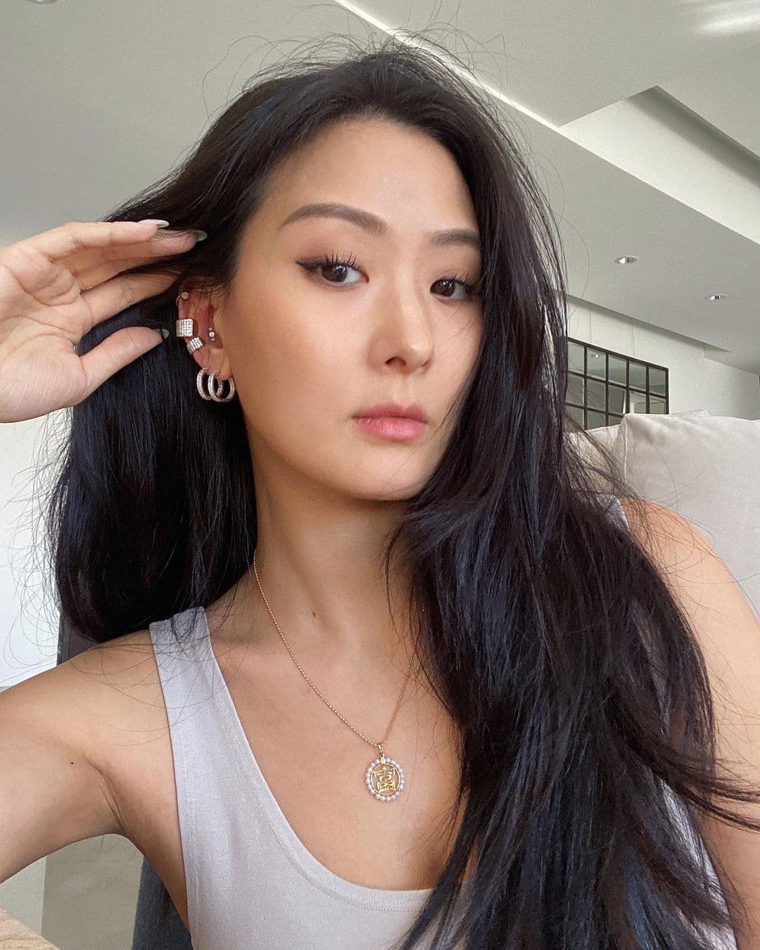 微風廣場董娘孫芸芸是蔡依倫、關穎的閨密，她的美肌效果就看起來比較自然。（翻攝自孫芸芸IG）