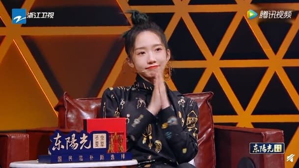 孟美岐以「音樂合夥人」的身分參與節目，對周傳雄的演唱並沒有做出任何評論。（翻攝自天賜的聲音微博）