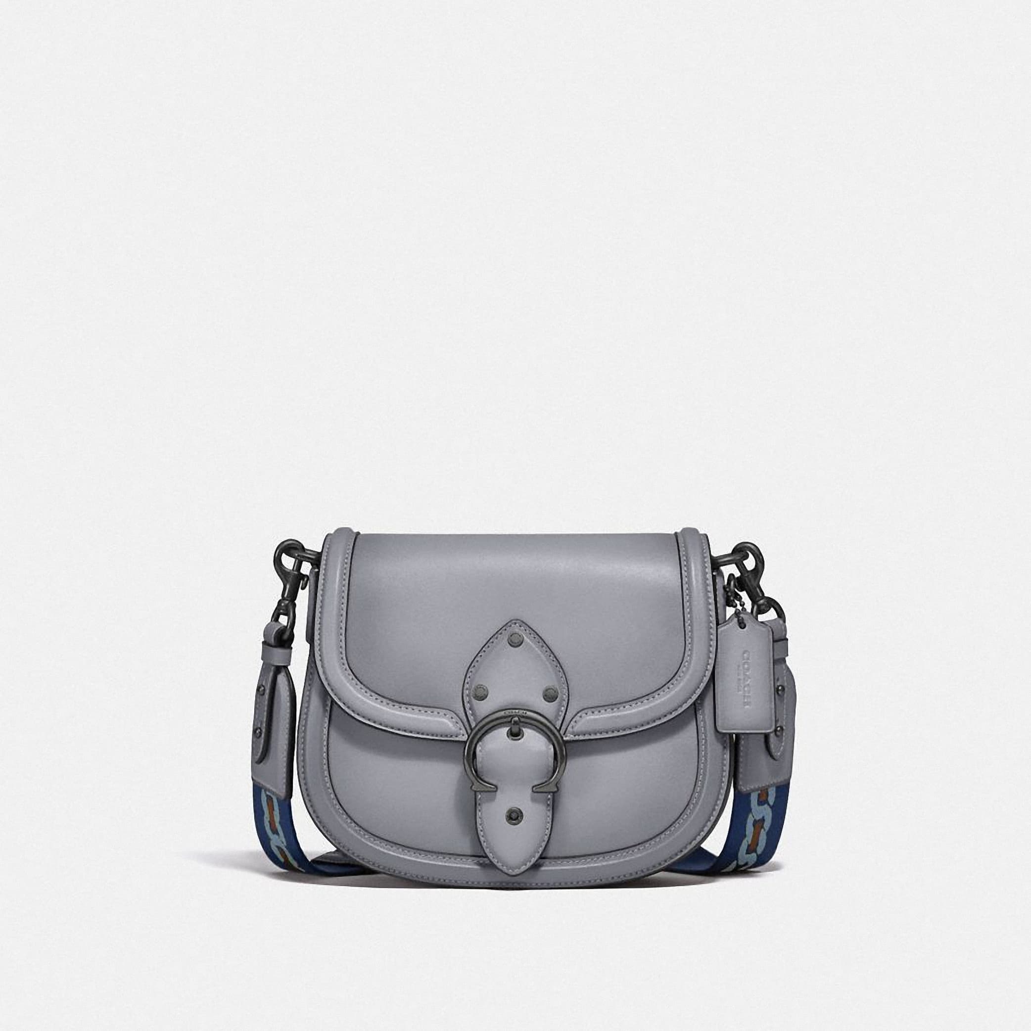 Beat Saddle手袋。NT$25,800。（COACH提供） 