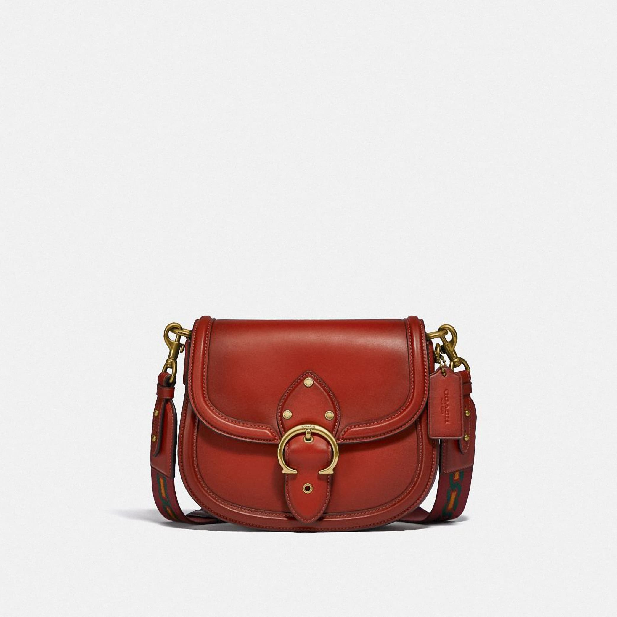 Beat Saddle手袋。NT$25,800。（COACH提供） 