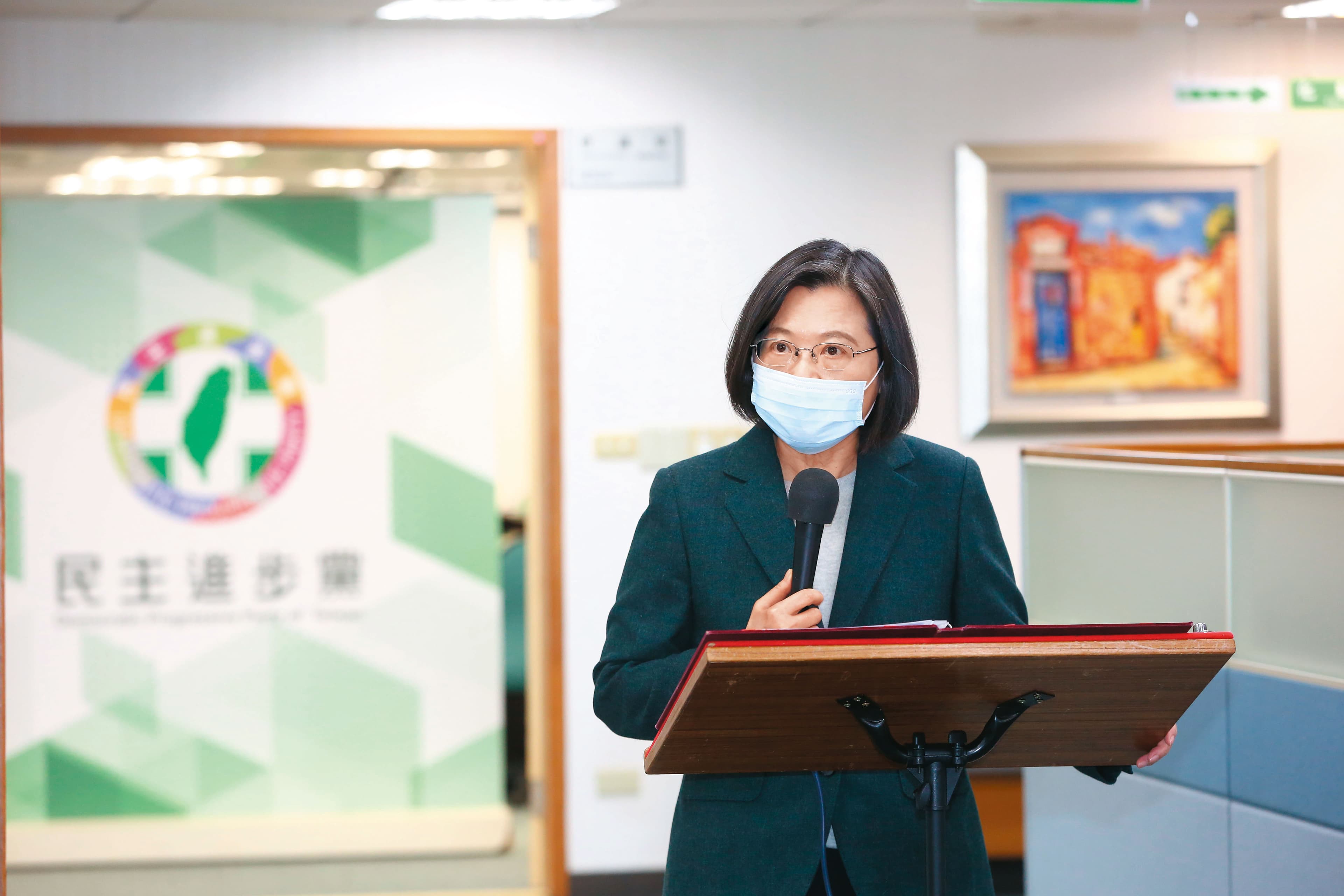 民進黨主席蔡英文（圖）1月20日主持民進黨中常會時表態支持黃捷，黨內公職立即啟動保捷行動。