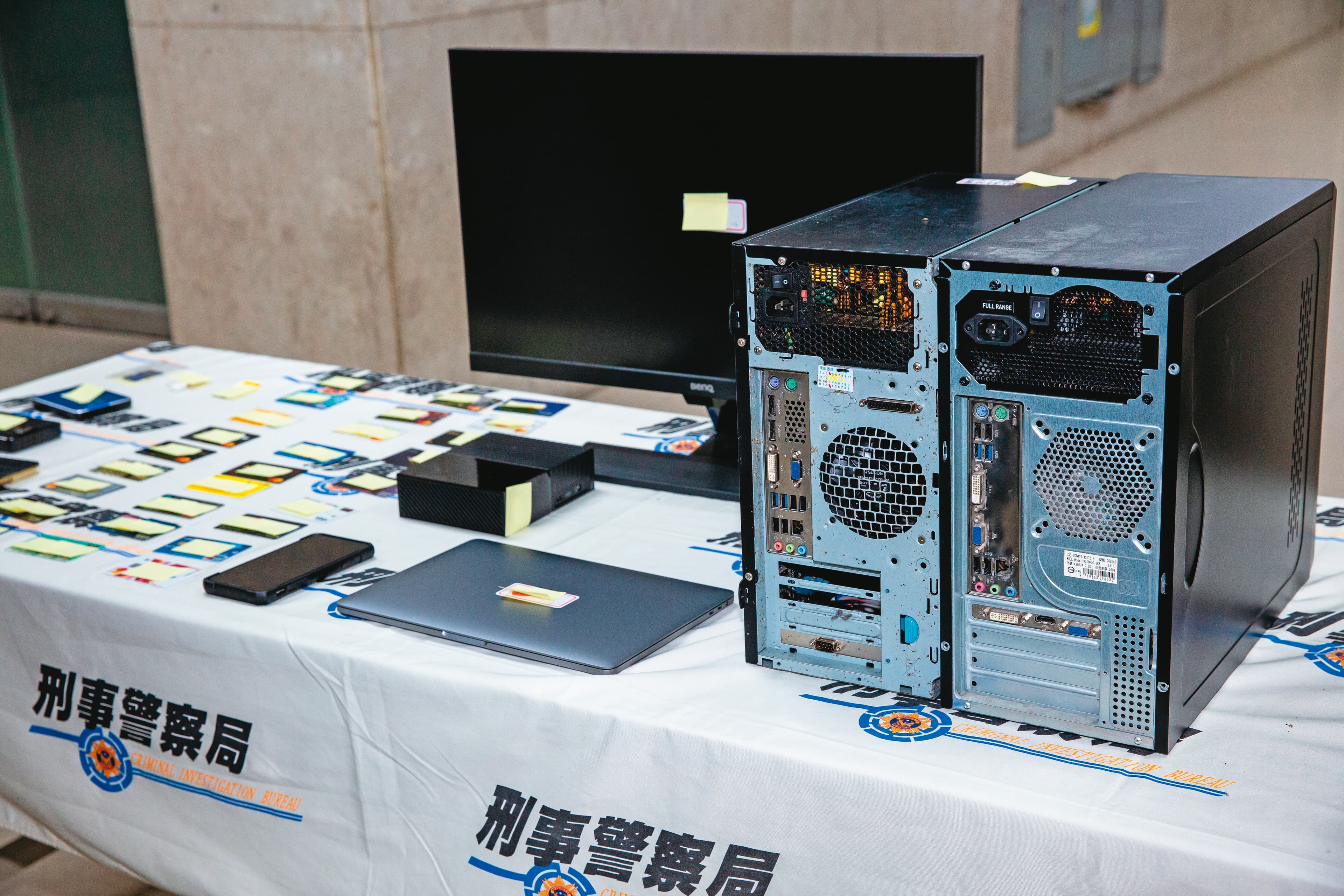 警方偵辦球員遭偷拍案，去年底逮捕2名嫌犯，並搜出電腦、手機等證物。