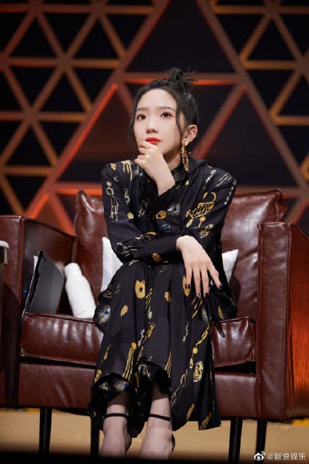 孟美岐因被誤以為是節目評審被罵翻。(翻攝自新浪娛樂微博)