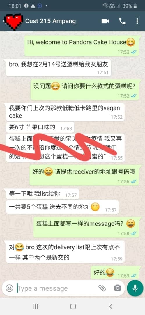 蛋糕店公開對話，讓人訝異男大生怎麼同時交往多名女友。（翻攝自Pandora Cakes臉書）
