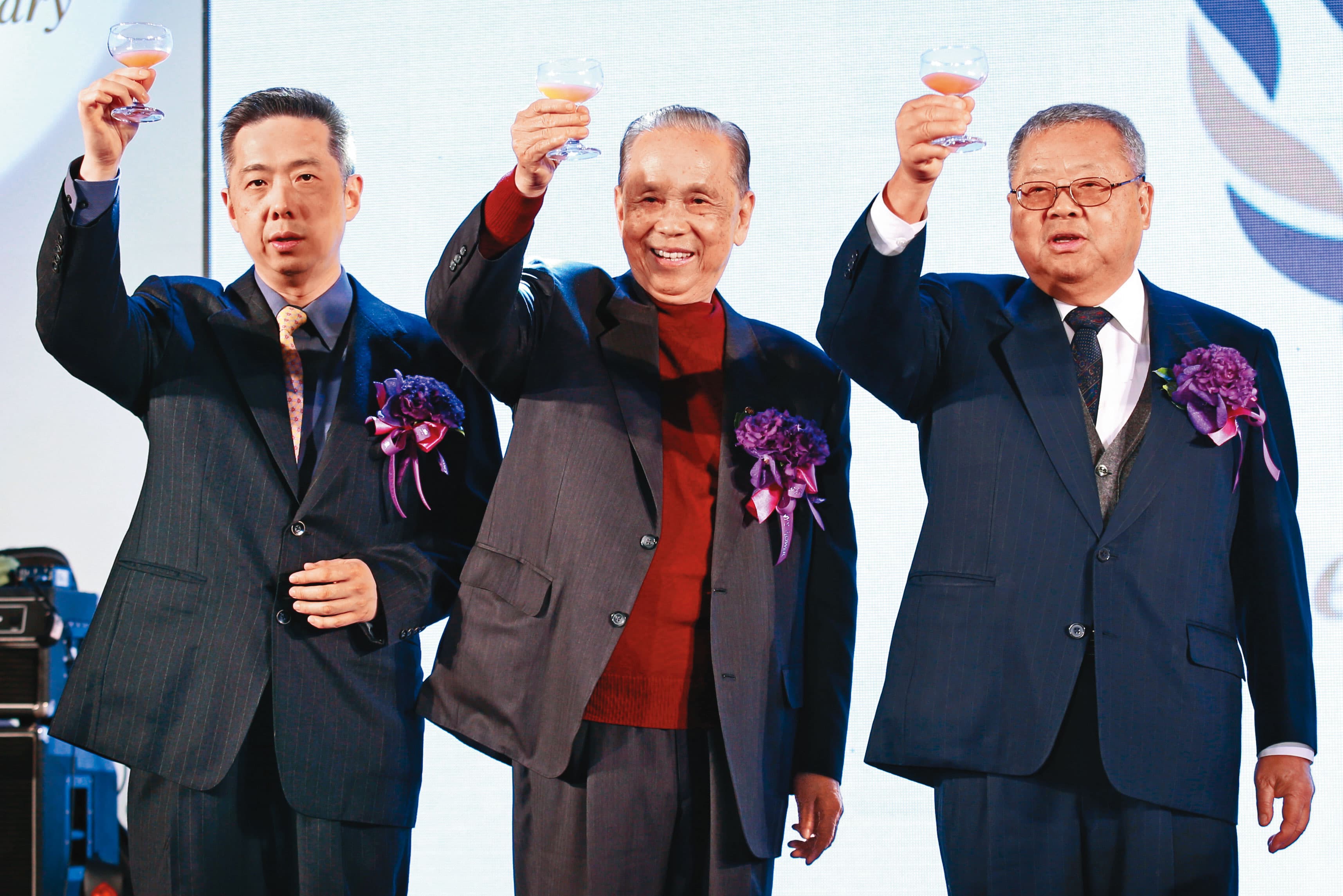 陳柏廷（左）原是陳朝亨（中）三子，出生後就過繼給伯父陳朝傳，圖右為陳清治。（聯合知識庫）