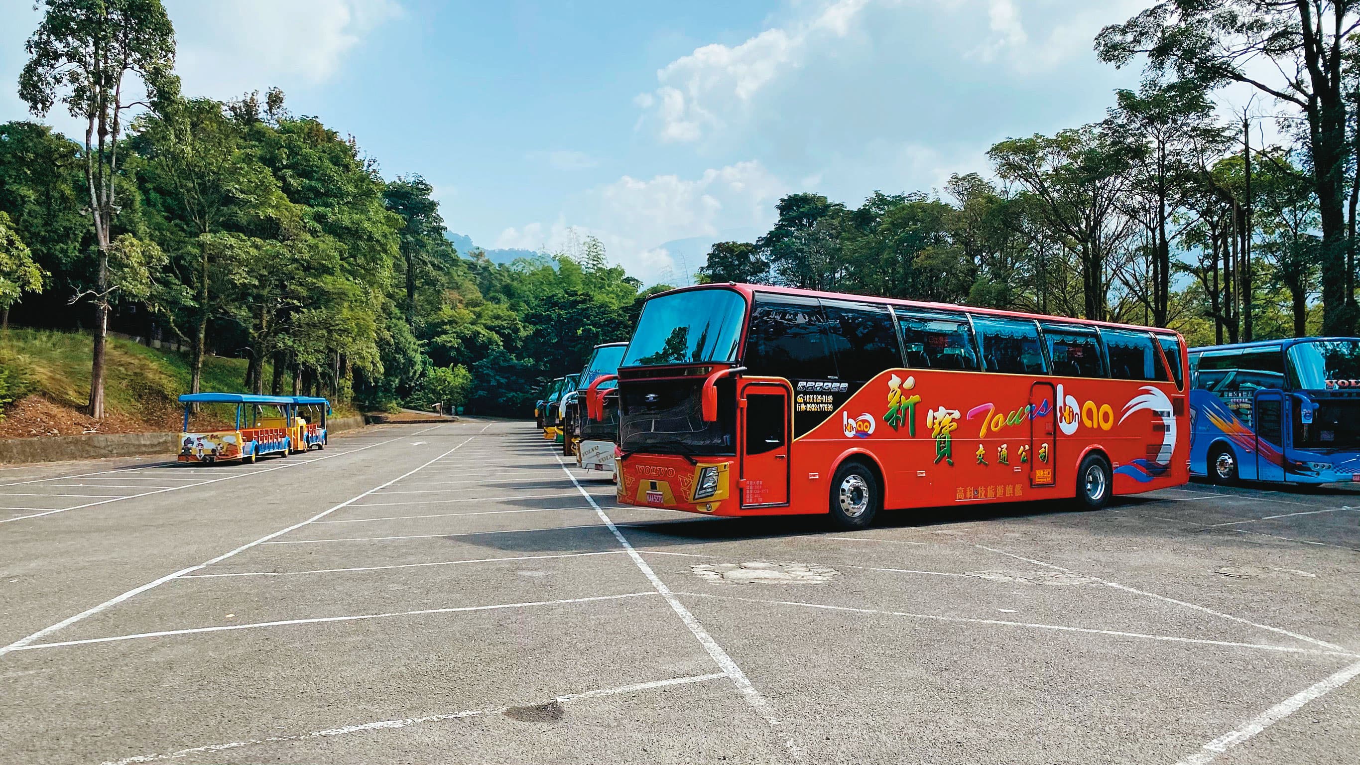 泰雅渡假村內占地廣大的停車場，被投訴違法占用國有地。（讀者提供）