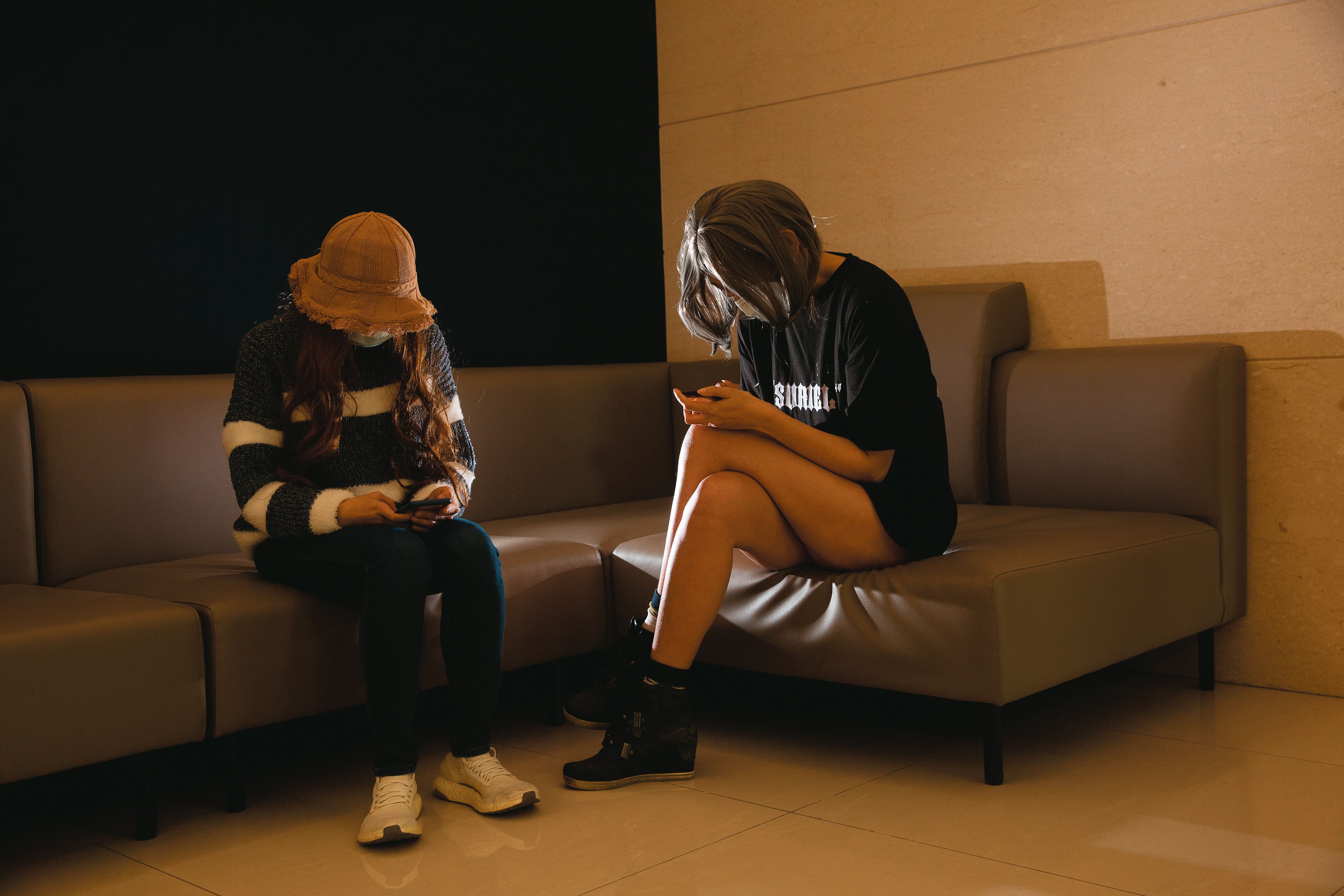 2名受害女子挺身而出接受本刊採訪，希望提醒其他女生別再上當。