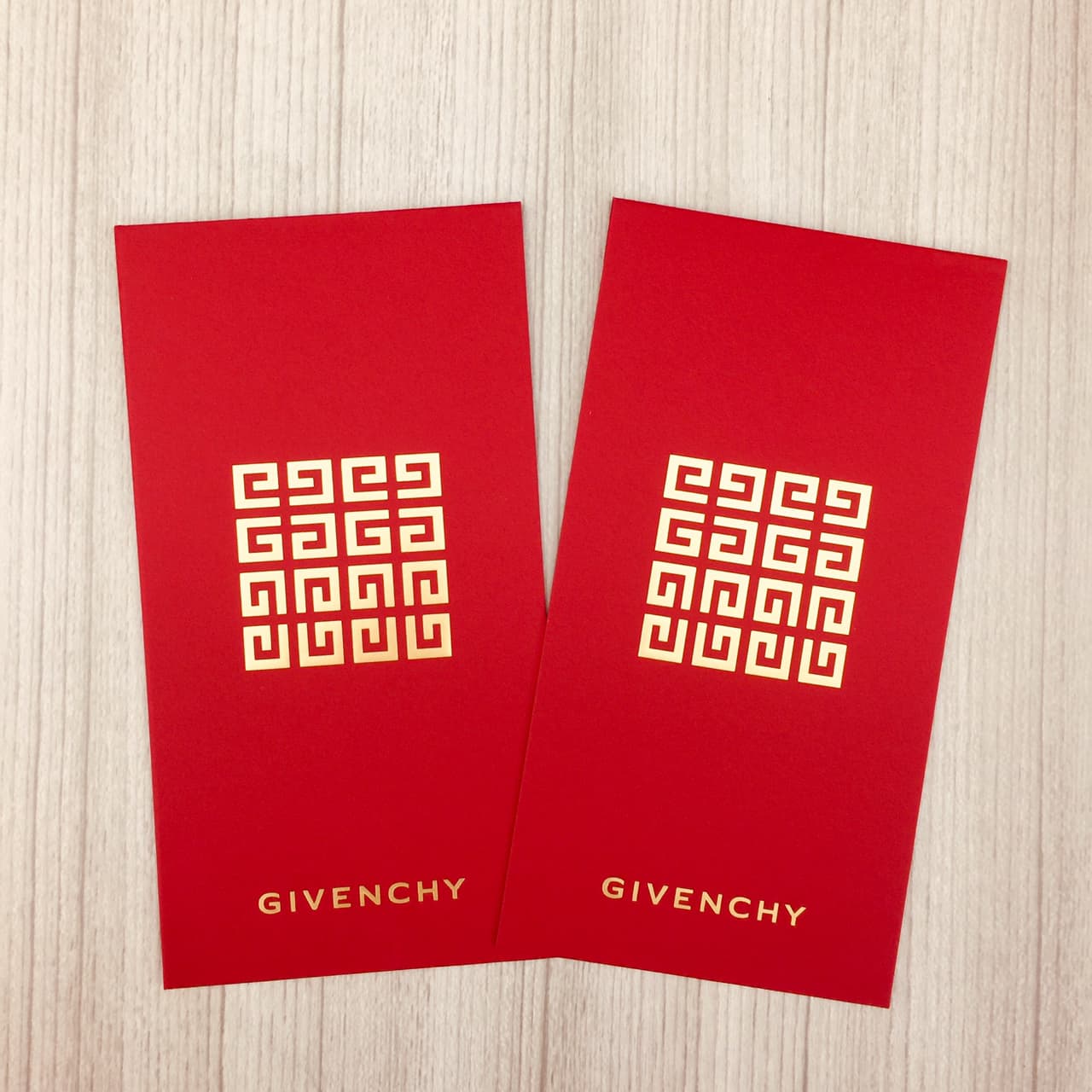 GIVENCHY