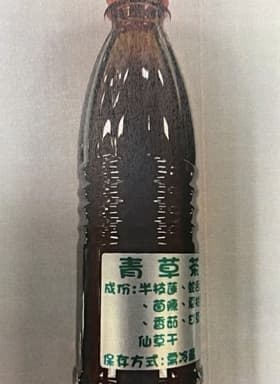警方查扣來路不明的青草茶等物品。（翻攝東森新聞）