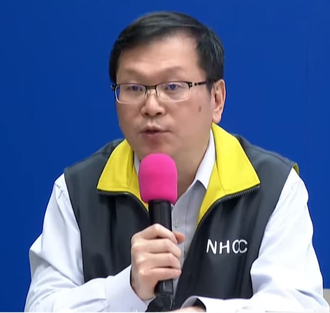 中央流行疫情指揮中心發言人莊人祥曾表示，台灣如取得疫苗，將分成3階段接種。（翻攝自衛生福利部疾病管制署Youtube）