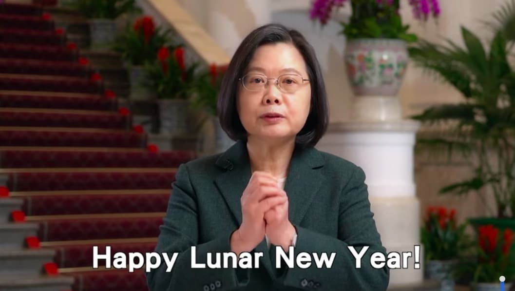 韓國網友指出台灣總統都在說「Happy Lunar New Year」。（翻攝自蔡英文臉書）