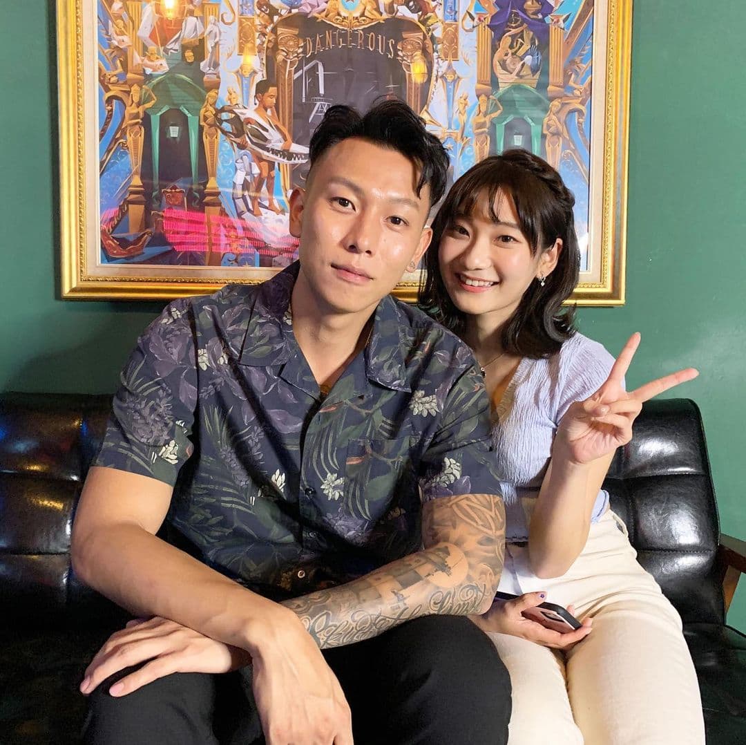愛莉莎莎（右）與饒舌歌手瘦子（左）約會，瘦子被稱為「行走費洛蒙」，讓愛莉莎莎笑稱︰「人生巔峰！但我緊張到快死了！」（翻攝自愛莉莎莎IG）