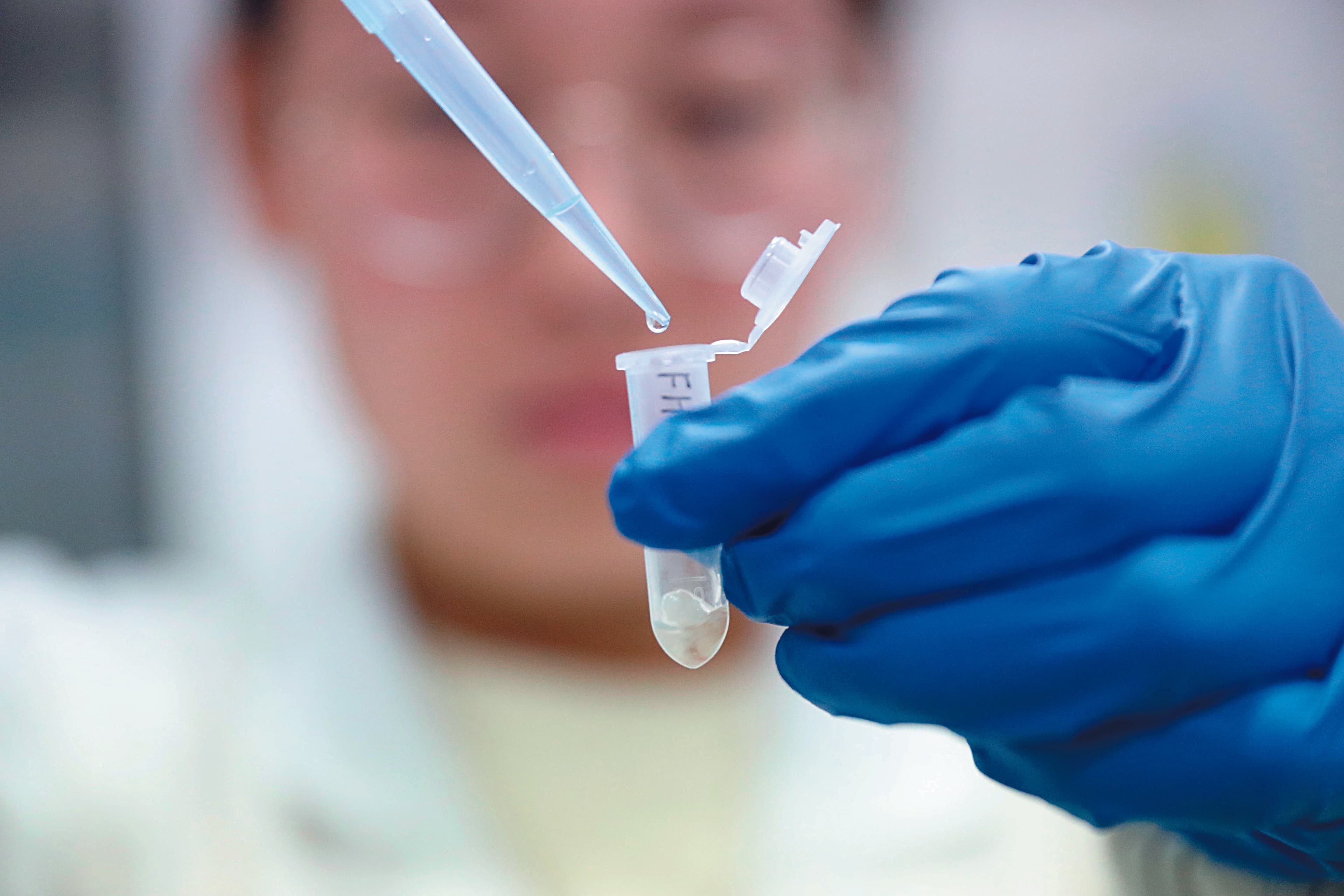 鑑識人員比對口水DNA，與當時被羈押在看守所的溫男吻合。圖為示意畫面。（東方IC）