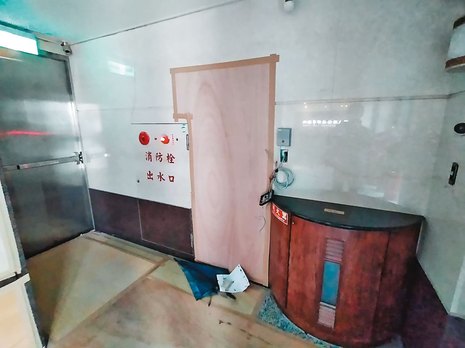 本刊直擊，因應基金會轉型、擴大編制，青平台約70坪的辦公空間目前正趕工裝修。