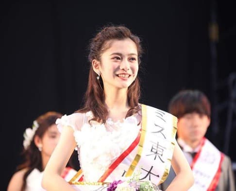 上田彩瑛曾獲選為「東大小姐」。（翻攝自上田彩瑛IG）