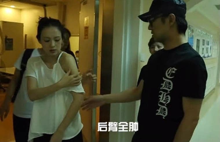 章子怡受傷時，汪峰趕去關心太座傷勢。（翻攝自圈娛記微博）