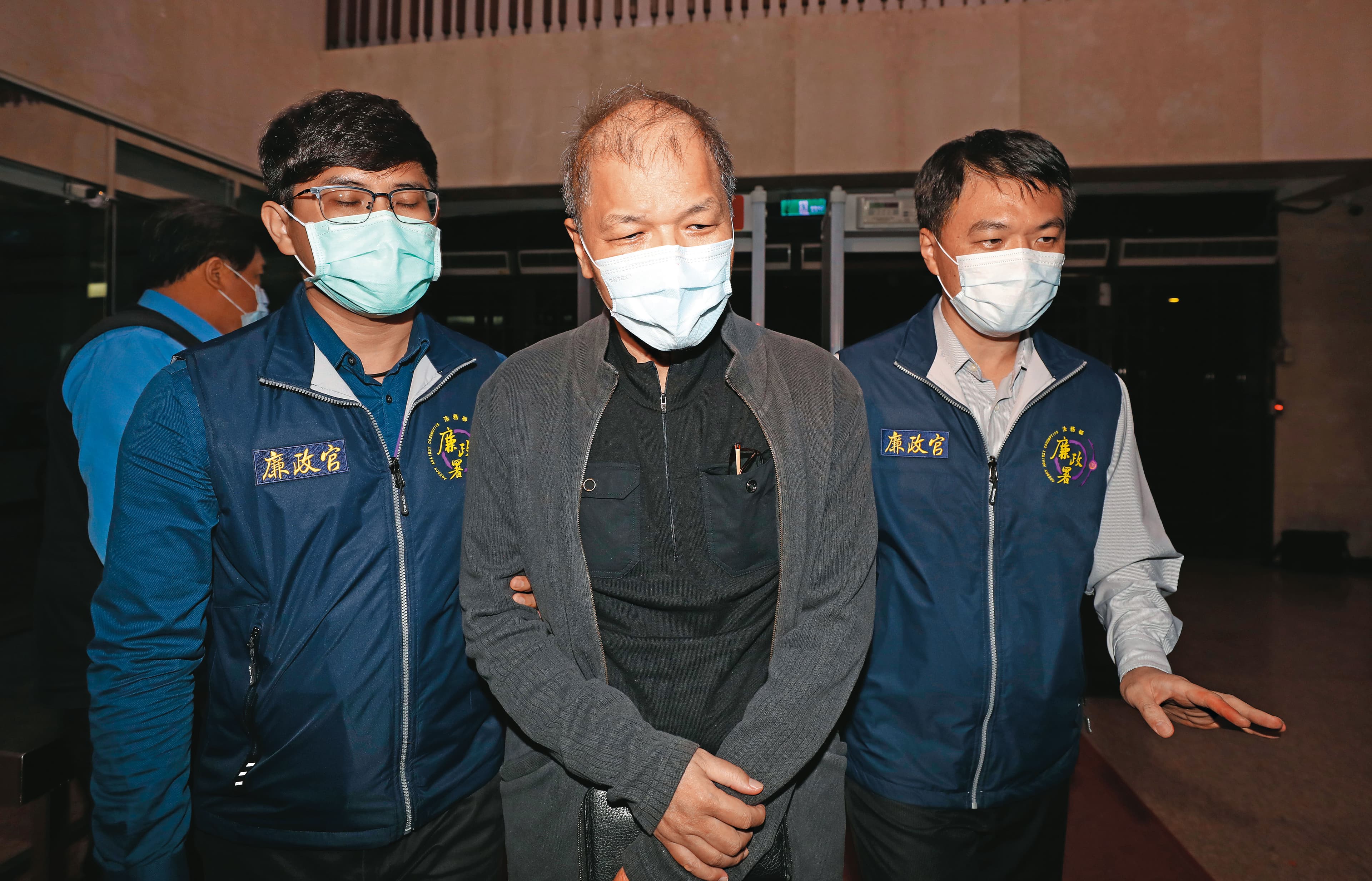 寶佳資產執行長唐楚烈（中）捲入勞動基金炒股案，收押2個月後遭起訴，雖獲1千萬元交保，但已淡出公司決策核心。（資料照片）