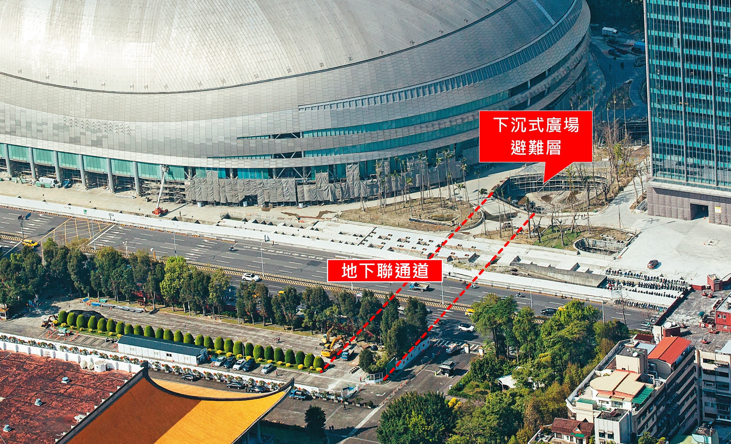 大巨蛋旁的下沉式廣場，將連接地下聯通道（虛線），遇疏散狀況時，可將人流引導至國父紀念館。