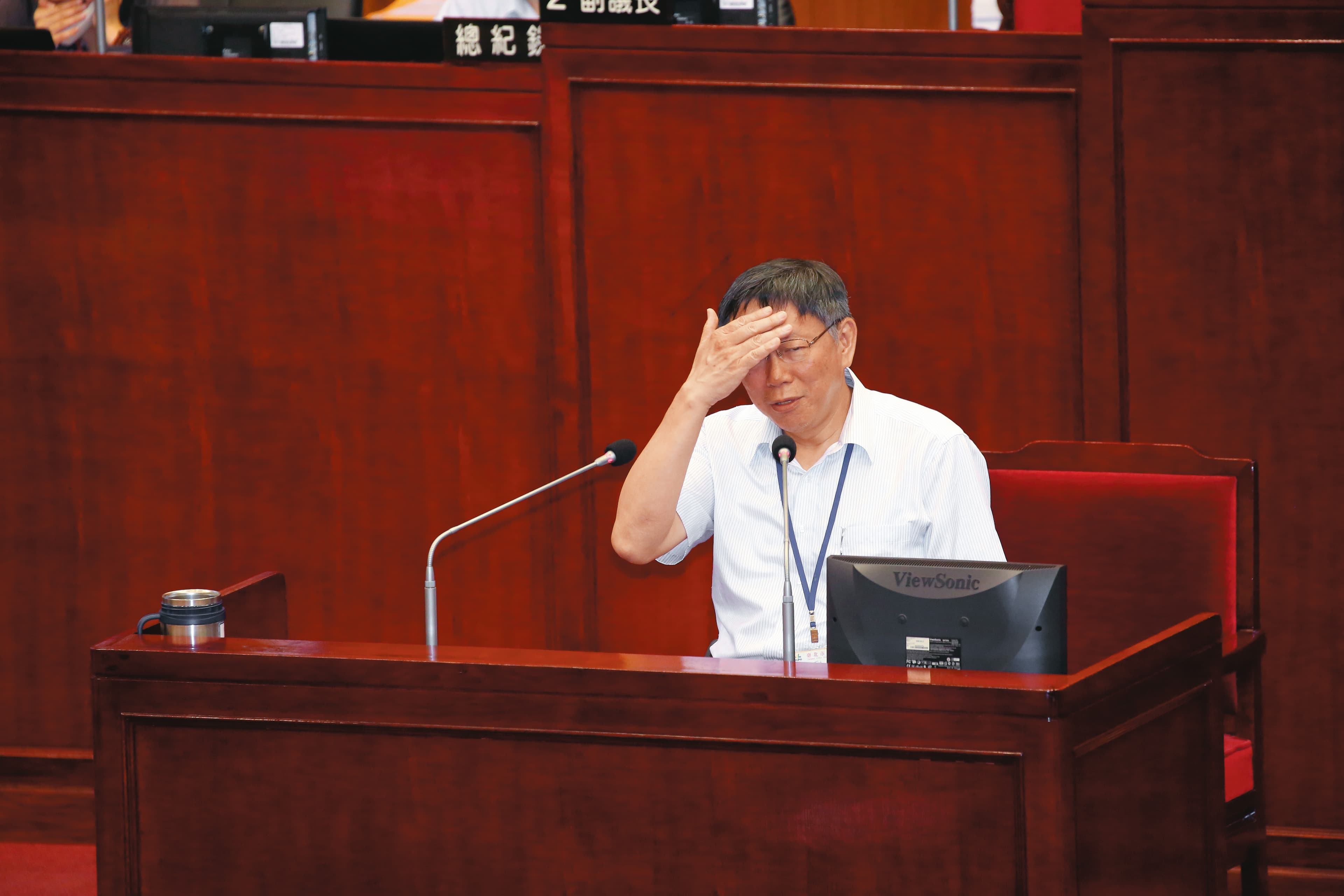 大巨蛋爭議幾乎橫跨柯文哲2任市長任期，讓柯在市議會遭藍綠議員炮轟，柯則自認是在收拾爛攤。