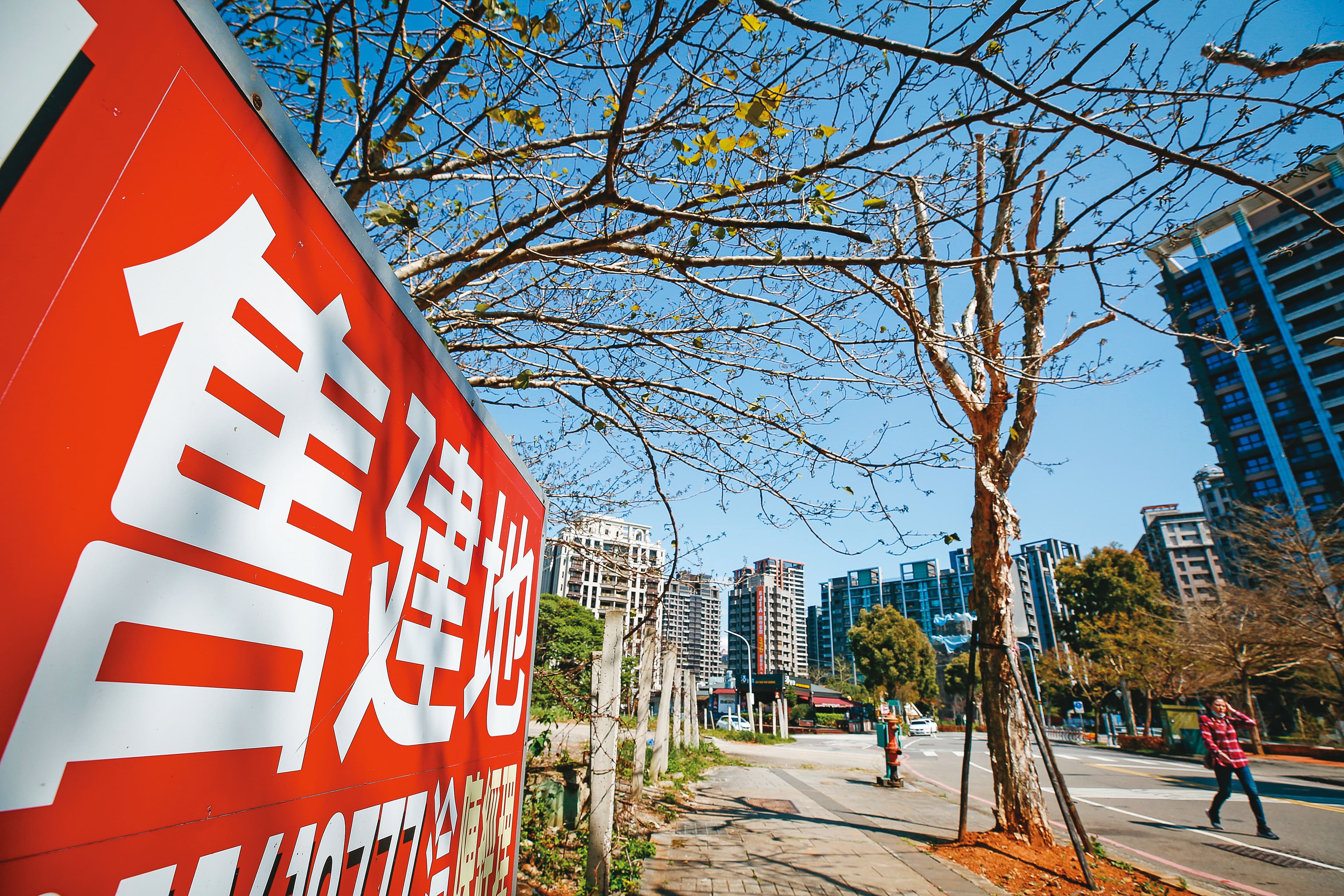 若產業結構無法改善，未來很可能會出現建商不蓋房子，卻專門炒作土地的亂象。