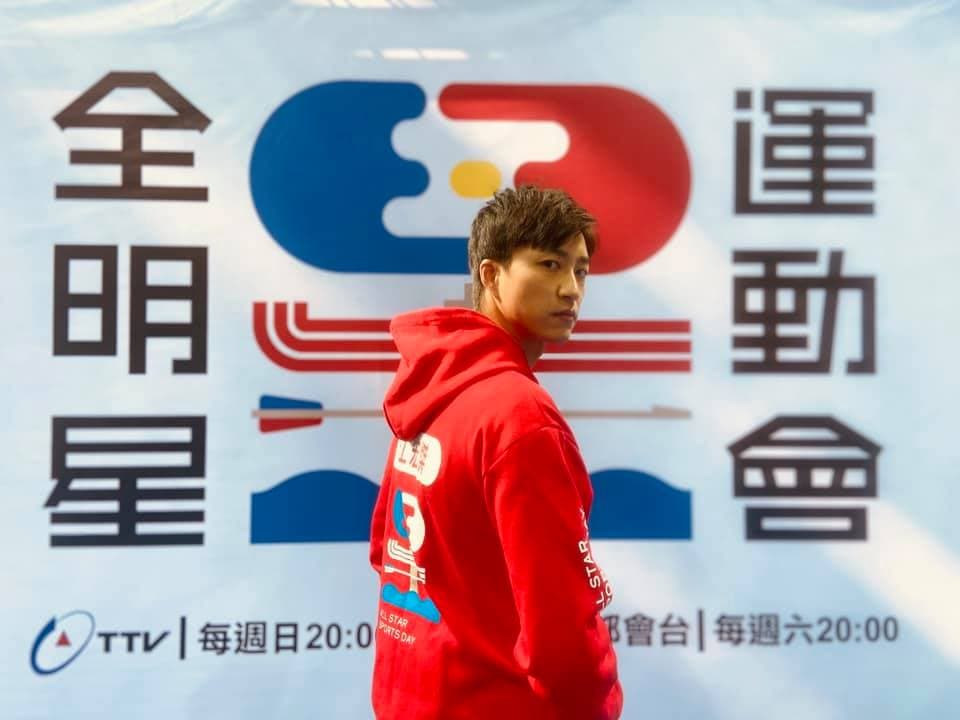 江宏傑續任《全明星運動會》第二季紅隊領隊，節目正如火如荼錄製中。（翻攝自江宏傑臉書）