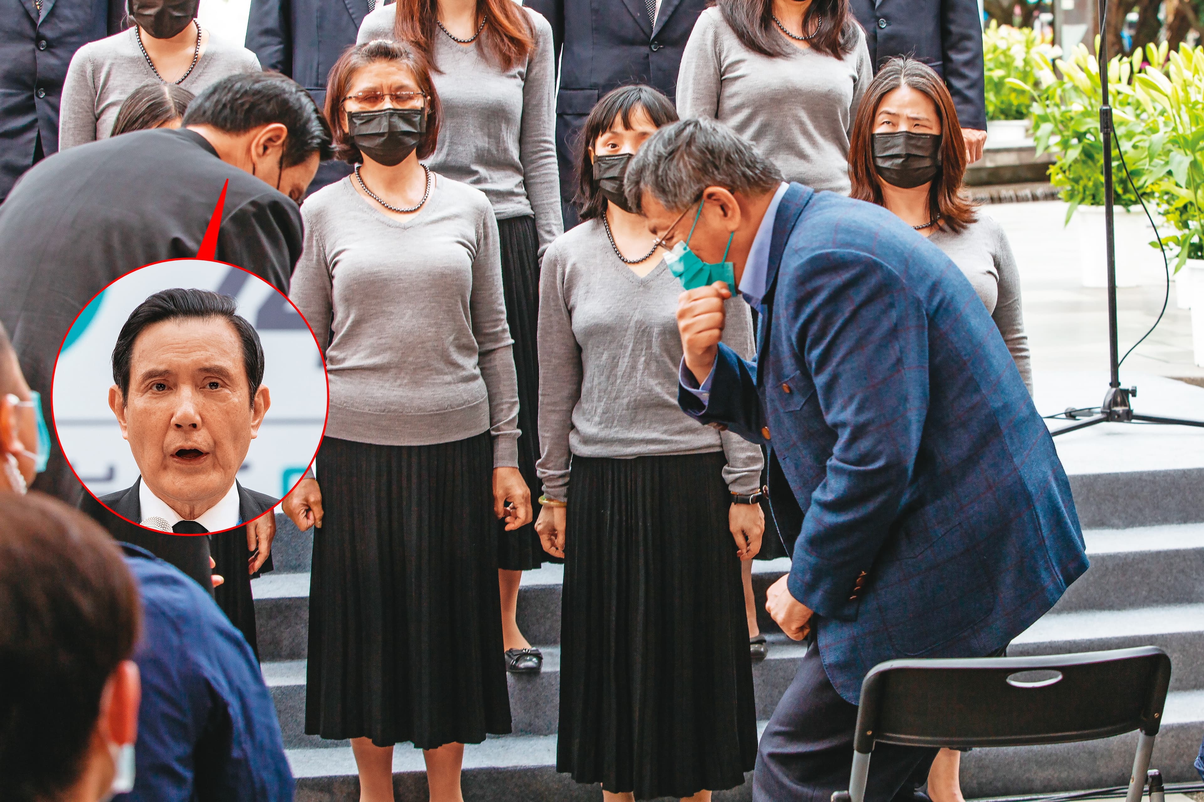 由柯市府主辦的北市228活動，在賴清德婉拒後，只剩馬英九出席，一度引發柯營二派幕僚大戰，最後馬、柯僅台下互動，並未同台合照。