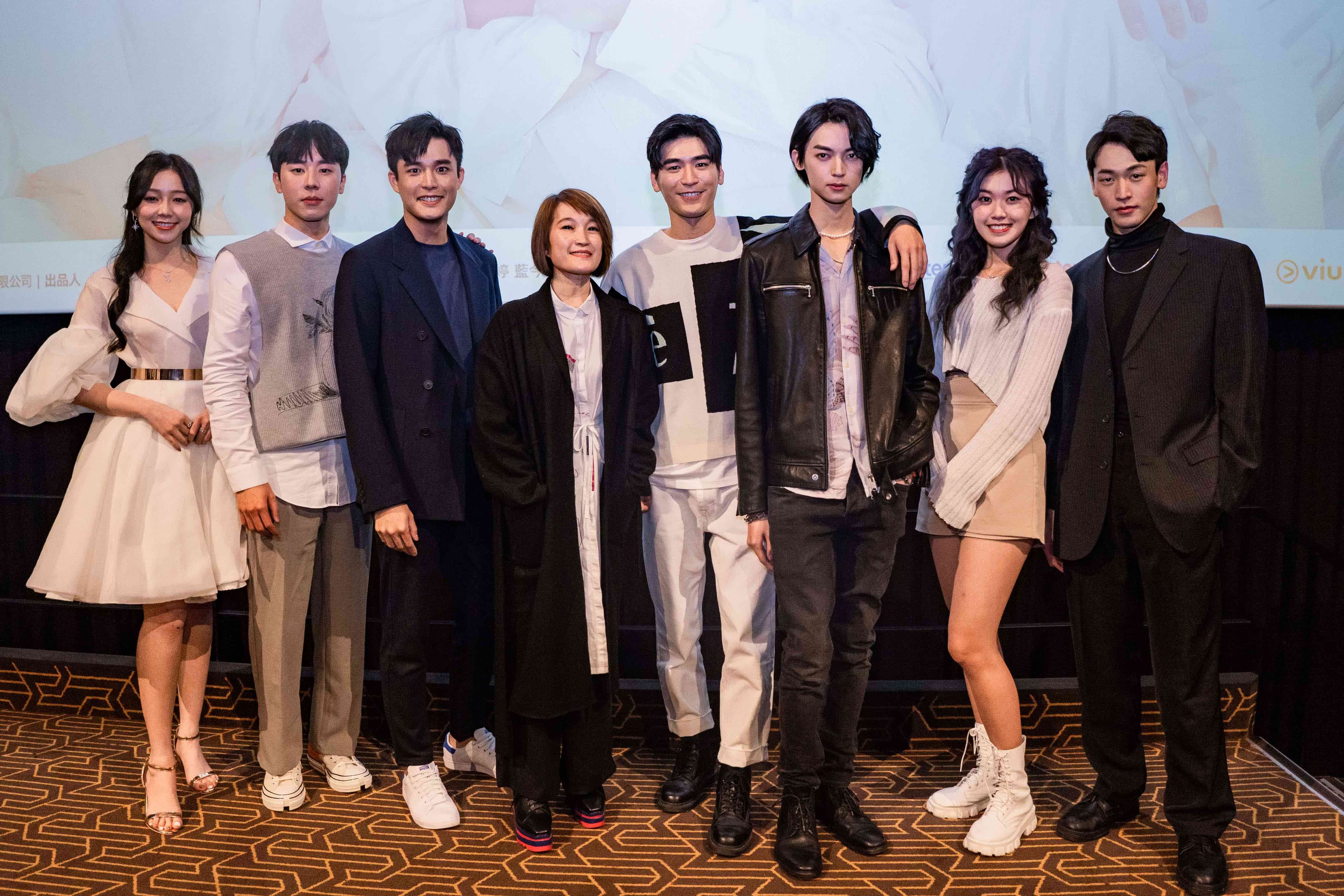 《HIStory4近距離愛上你》林貫易（右起）、紀欣伶、陳立安、涂善存、導演陳怡妤、安俊朋、林嘉威、陳蘊予一同出席試映會。（LINE TV提供）
