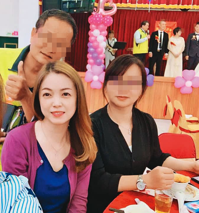 李淑吟常陪王定宇出席各大活動，6日晚上還在臉書貼出和老公跑婚宴攤的同框照留言：「大家都要幸福喔！」（翻攝自李淑吟臉書）