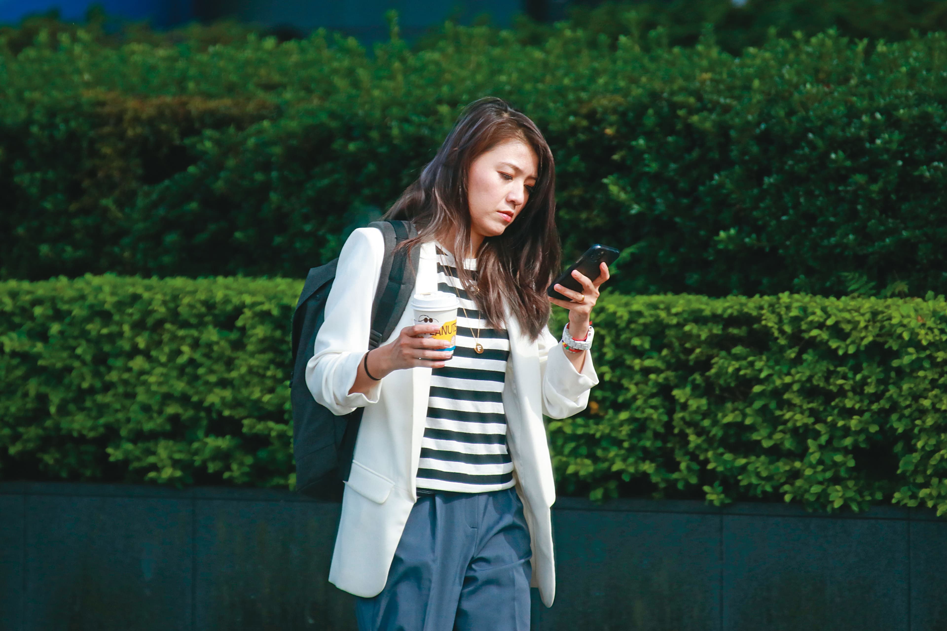 2020年11月19日13：44，顏若芳是黨內公認的高顏值美女，曾被評為「10大正妹議員候選人」。