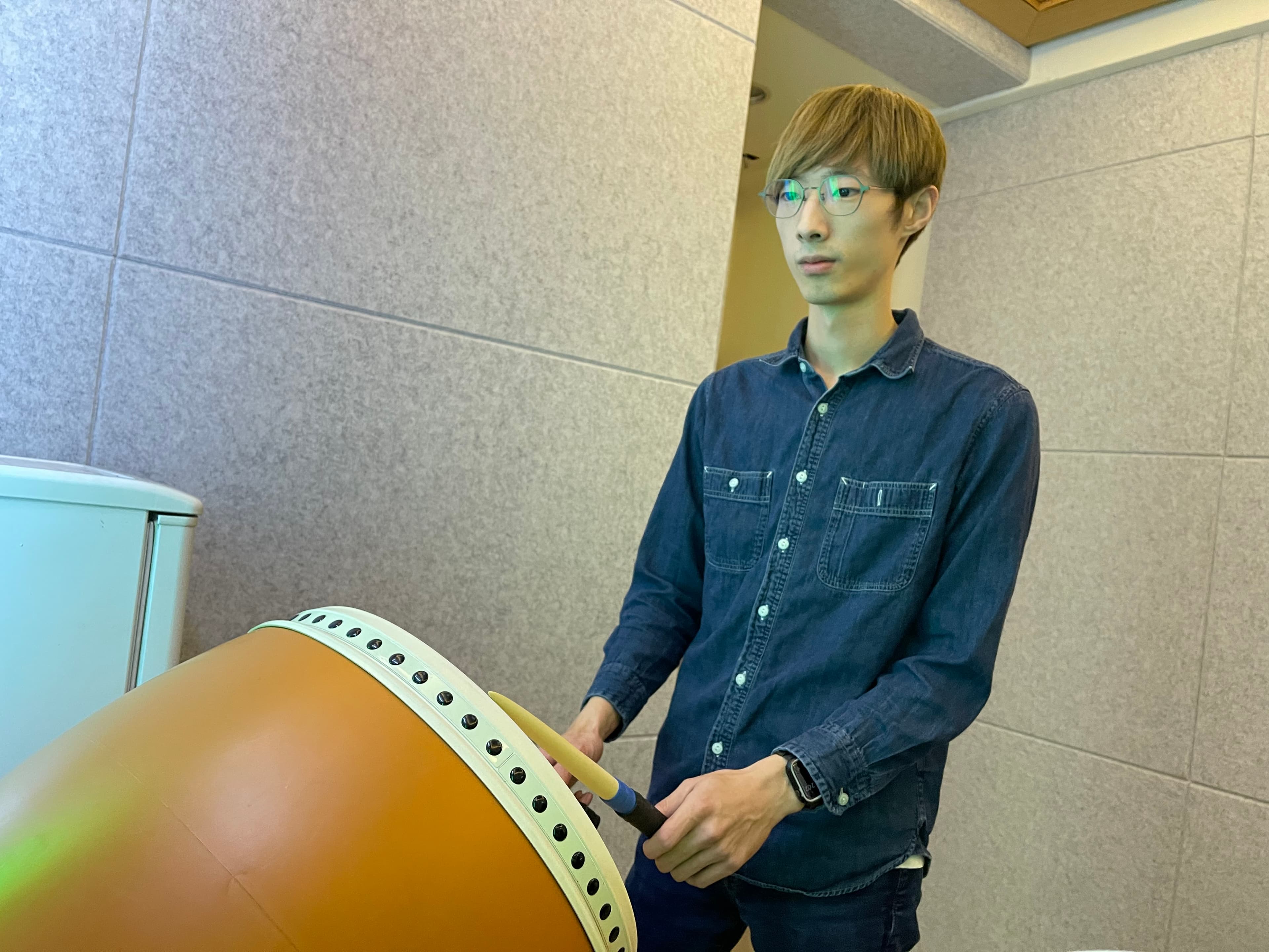 打太鼓是張啟元工作之餘舒壓的活動。
