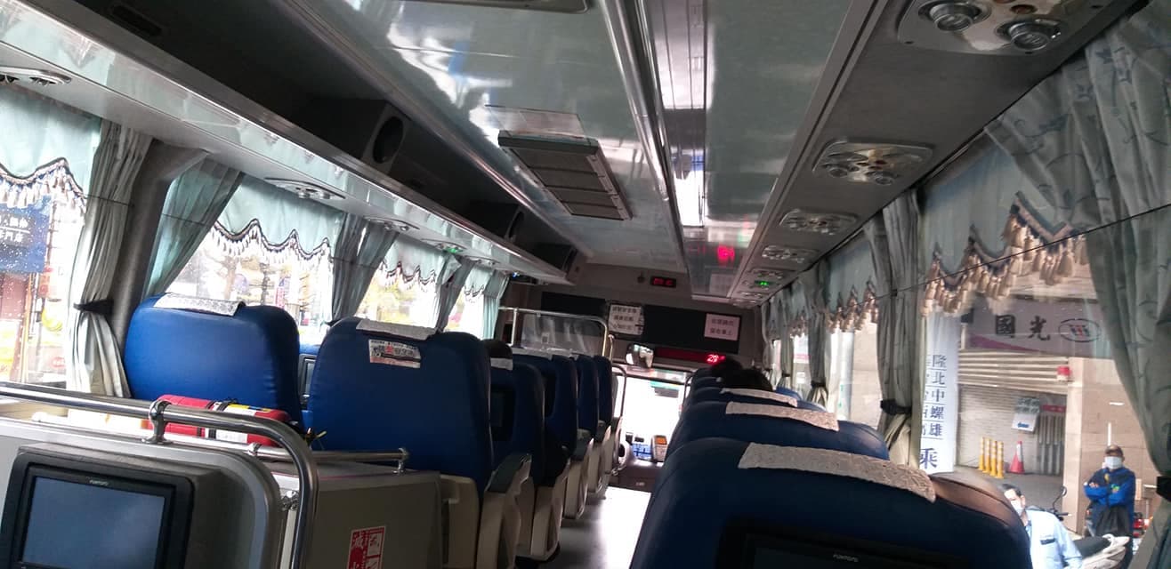 一名GoShare愛用者在臉書上發文，稱共享機車的安全帽臭到搭客運回到家仍難消散。（翻攝自GOGORO CLUB TAIWAN臉書）