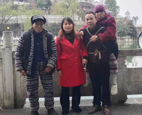 陳湘已辭去工作，與妻子回鄉就近照顧父母。（翻攝自阿里巴巴天天正能量微博）