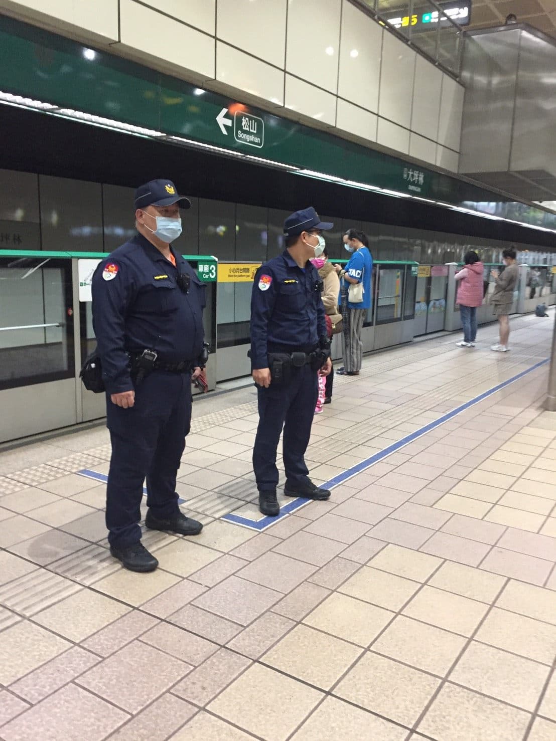 捷警加強派員巡守，確保捷運站內安全。（北捷提供）