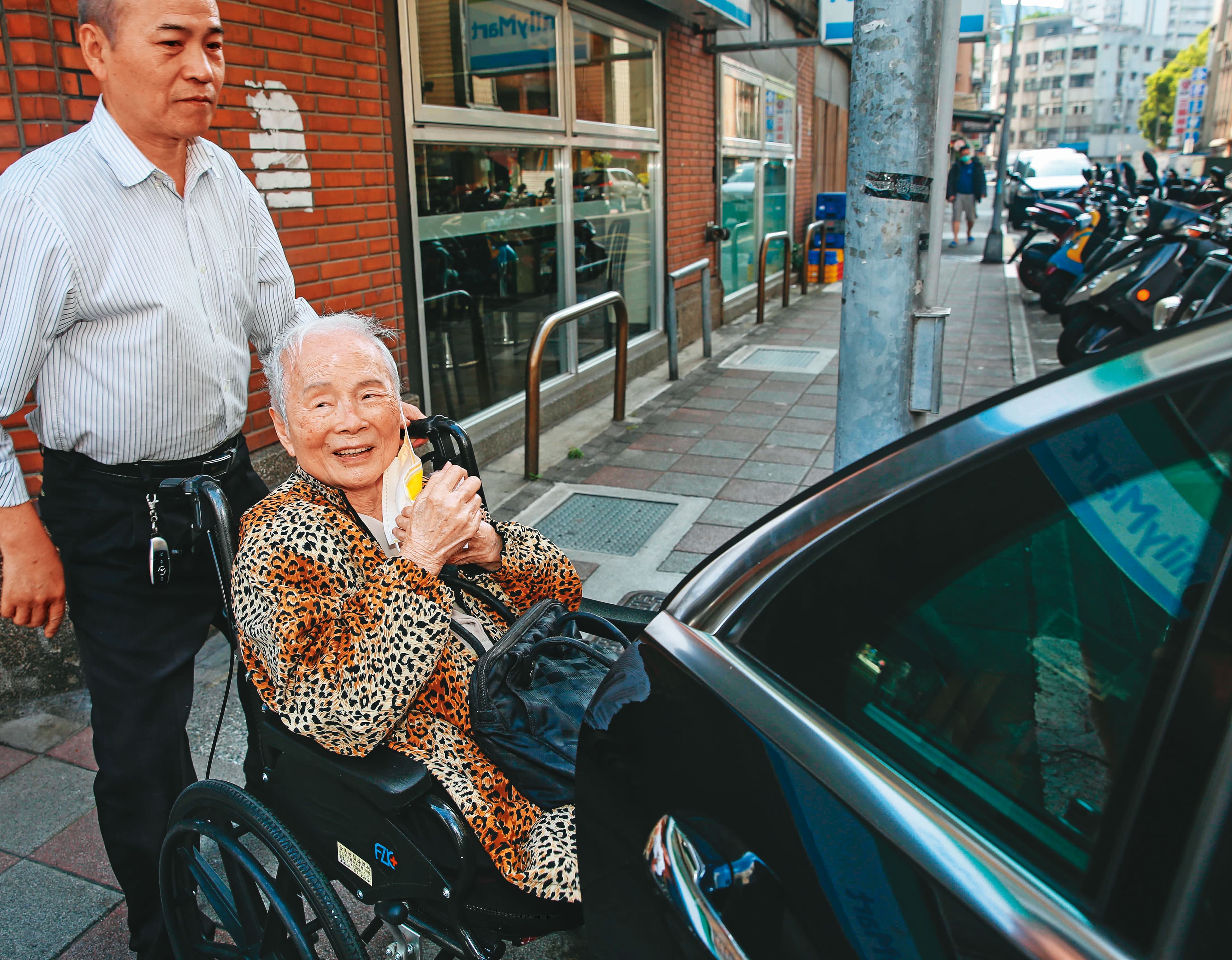 東元阿嬤林明穱高齡104歲，退休後最大的重心是參與教會活動。