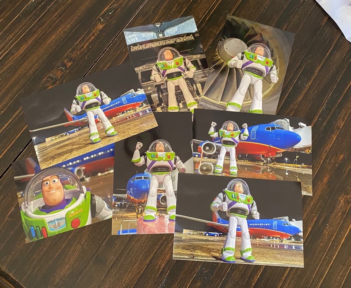 包裹內附上巴斯光年在小石城機場執行任務的系列照片。（翻攝自西南航空臉書）