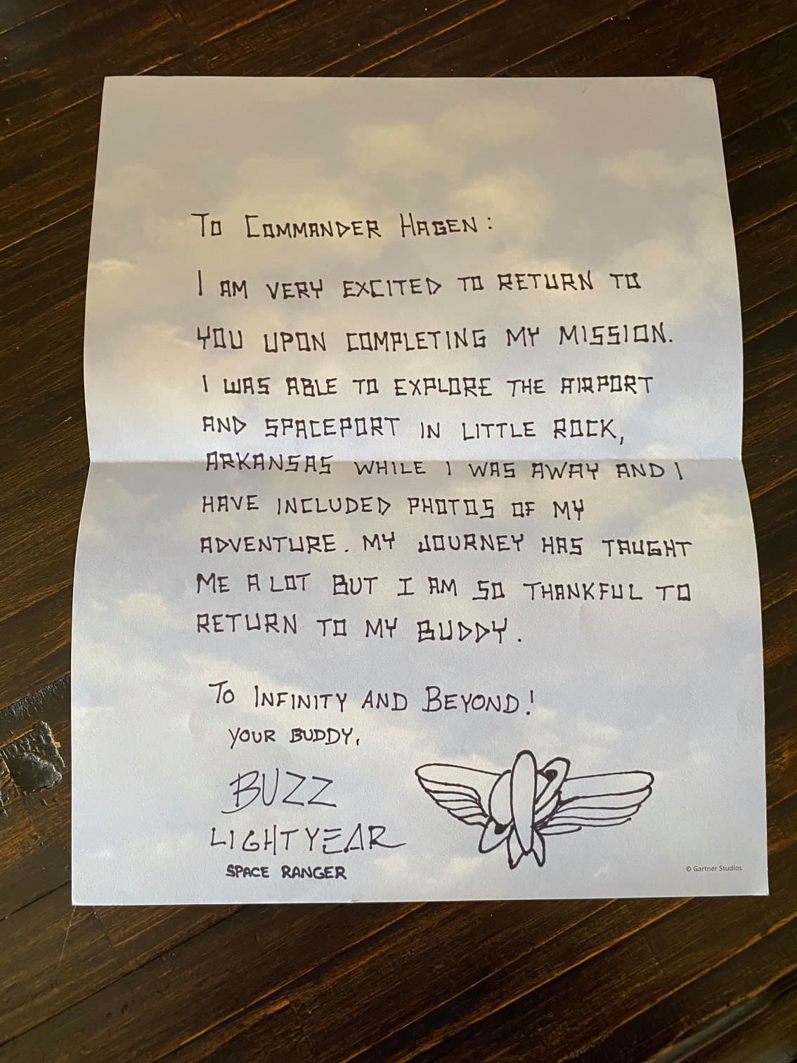 航空公司職員以巴斯光年的口吻，向哈根寫下一封信。（翻攝自西南航空臉書）