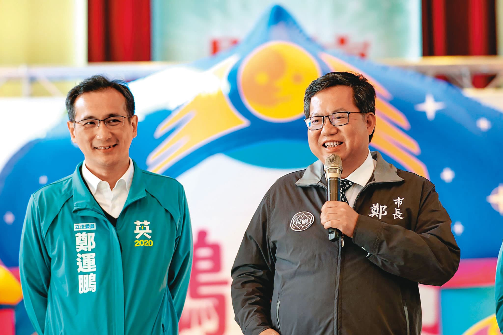 桃園市長熱門人選之一的鄭運鵬（左）老神在在，8月公投前不可能表態參選。（翻攝鄭文燦臉書）